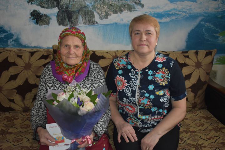 “Оныкчыклары карт әбиләрен бик яраталар”