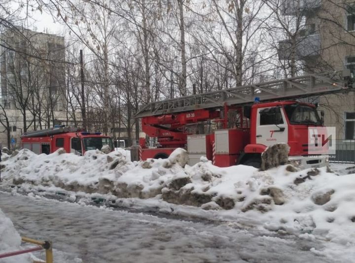 В Казани неизвестные подожгли комнату в общежитии, с пожара спасли двоих жильцов