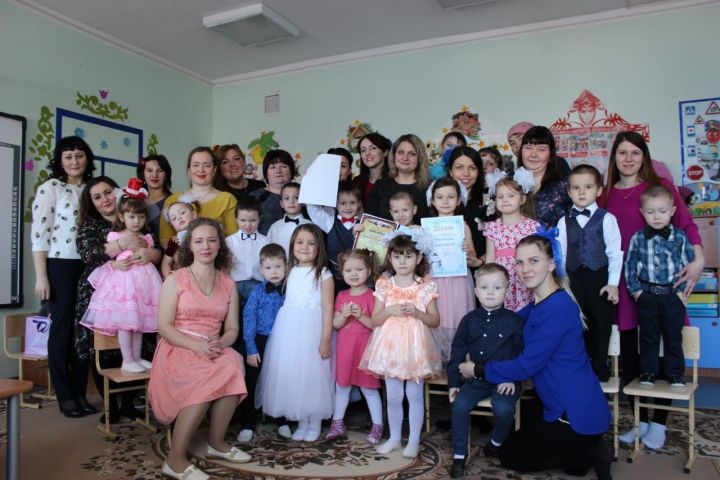 В детском саду "Каенкай" прошёл праздник бантиков