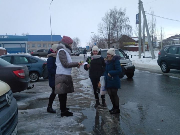 Активисты общественный организации "Молодая гвардия" провели в Пестречинском районе акцию
