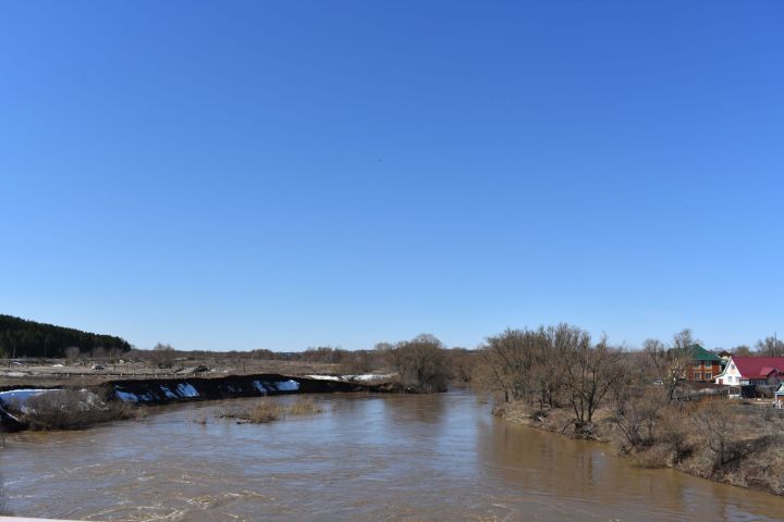 Сегодня вода в реке Меша заметно поднялась