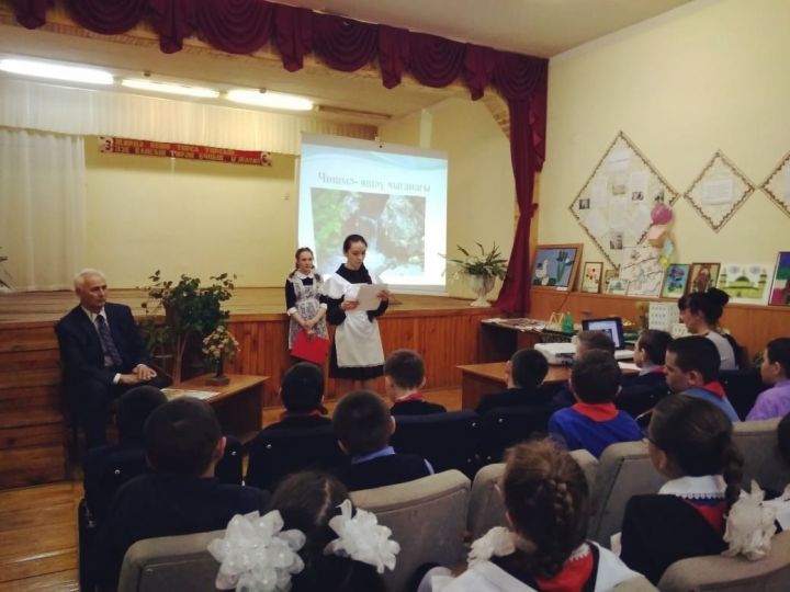 В Шалинской школе состоялась встреча учащихся с знаменитым татарским писателем
