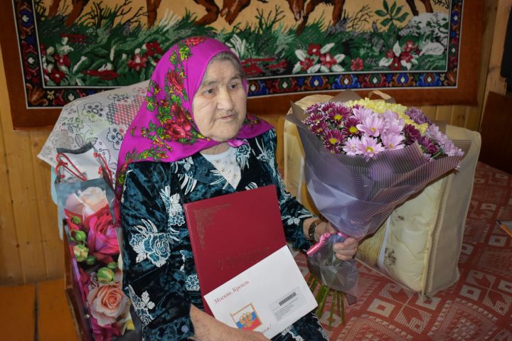 Свой 90-летний юбилей отметила жительница села Конь
