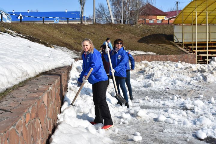 Первый субботник весны в пестречинском Детском городке прошёл под флагами «Единой России»