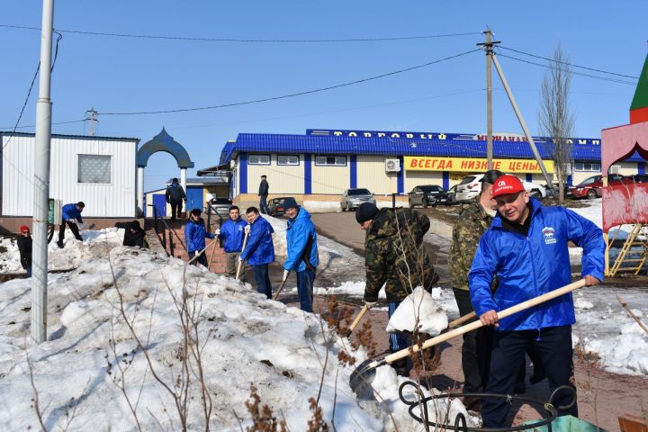 Первый субботник весны в пестречинском Детском городке прошёл под флагами «Единой России»