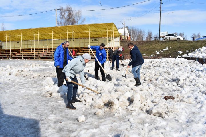 Первый субботник весны в пестречинском Детском городке прошёл под флагами «Единой России»