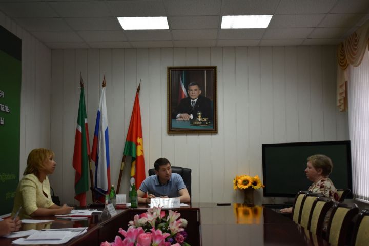 Питрәчтә хезмәт, халыкны эш белән тәэмин итү һәм социаль яклау министры белән очрашу узды