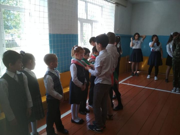 В Пестречинской первой школе первоклассников приняли в “Союз наследников Татарстана”