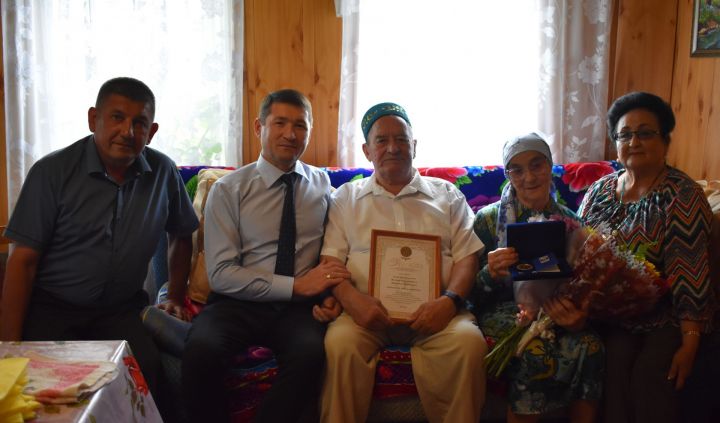 Семейная пара Пестречинского района удостоилась медали «За любовь и верность»