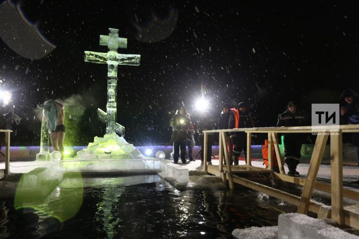 Специалисты МЧС РТ проверят толщину льда на местах крещенских купаний