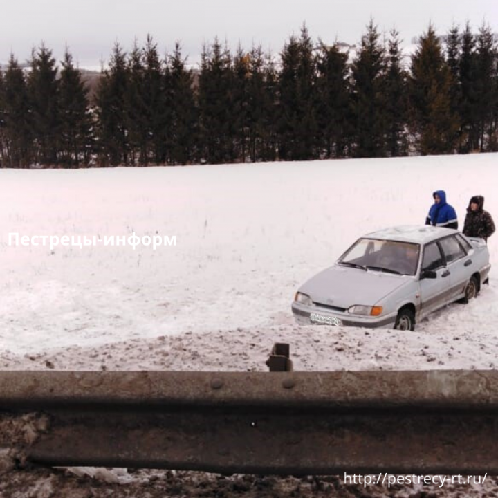Ав­то­мо­биль уле­тел в кю­вет в Пестречинском рай­оне