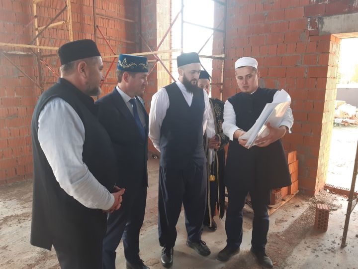 Муфтий Татарстана ознакомился с ходом строительства пестречинской мечети
