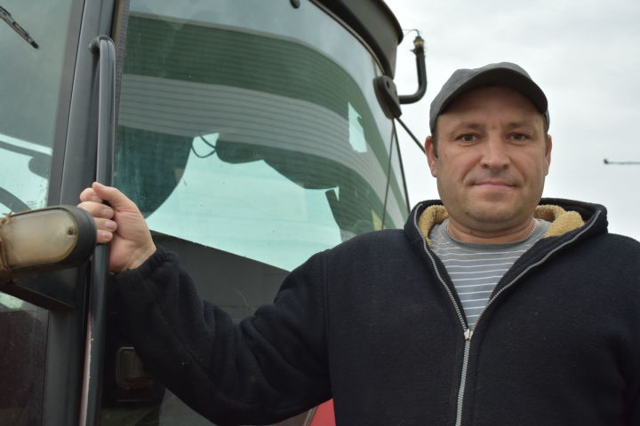 Павел Андриянов за штурвалом трактора более 20 лет