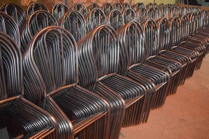 В Пановке осужденные изготавливают металлические каркасы стульев