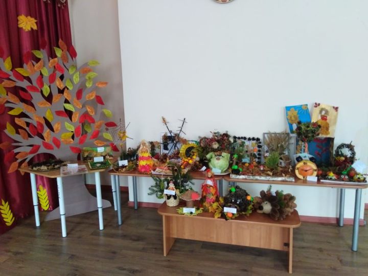 В детском саду «Каенкай» организовали осеннюю выставку