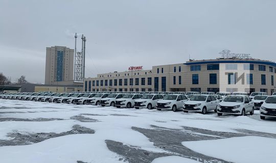 В сельские больницы Татарстана передали 88 машин