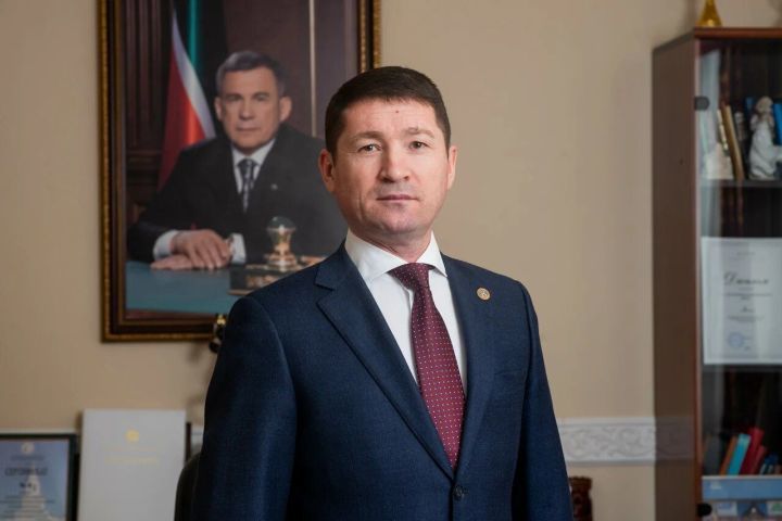 Поздравление главы Пестречинского муниципального района Ильхама Кашапова с Новым Годом