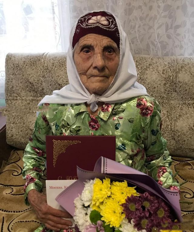 “Әниебез тырыш, игелекле һәм көчле рухлы булды”