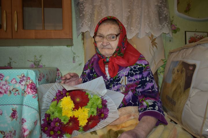Свой 95-летний юбилей сегодня празднует жительница деревни Шихазда Пестречинского района Мария Ефимовна Емельянова