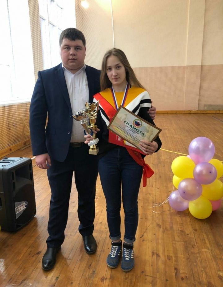 Кощаковская школьница привезла золотую медаль с турнира РФ по борьбе на поясах среди женщин