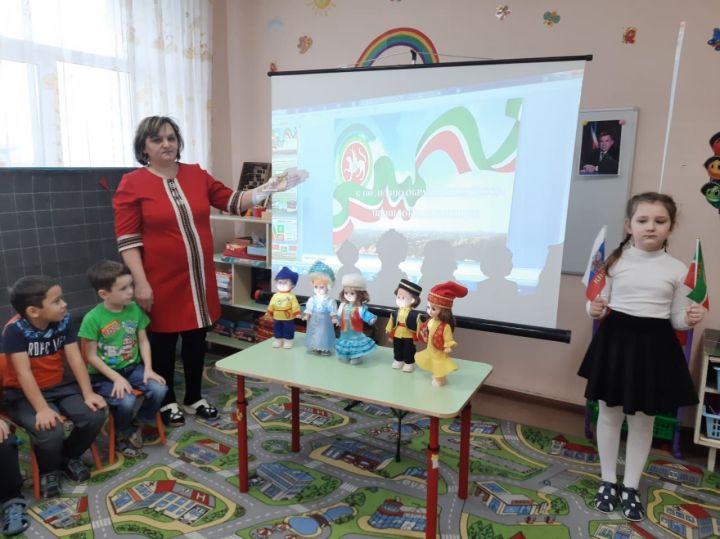 В Пестречинском детском саду « Колокольчик» провели мероприятие "Мы живем в Республике Татарстан"
