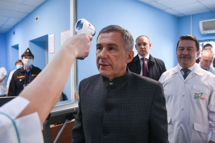 Президент Татарстана начал посещать больницы с проверкой Рустам Минниханов оценивает готовность медучреждений к коронавирусу