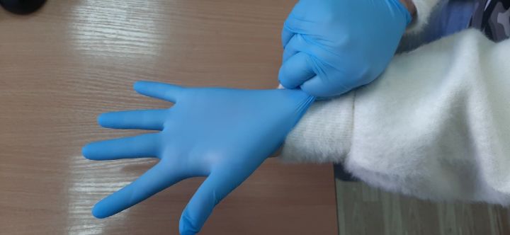 Врач напомнила об осторожности при использовании защитных перчаток