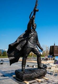 В Казани открыли памятник Воину-победителю в честь 75-летия Победы