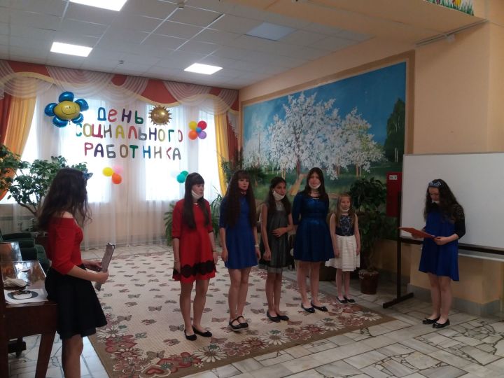 Воспитанники приюта «Шатлык» Пестречинского района подарили своим воспитателям праздничный концерт