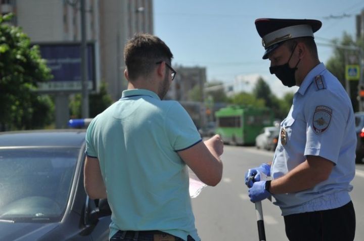 В Татарстане за полгода  автоинспекторам 22 раза пытались дать взятки