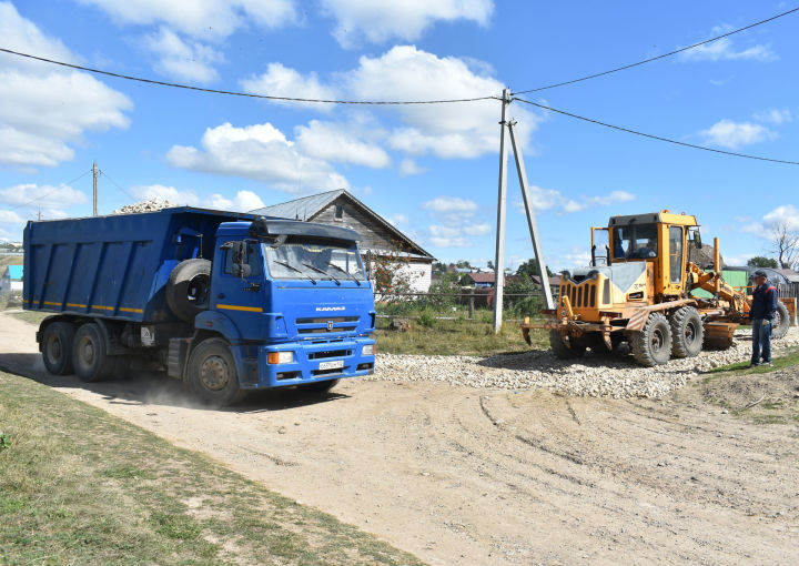 В селе Татарское Ходяшево за счёт средств самообложения и грантовой поддержки благоустраивают дороги