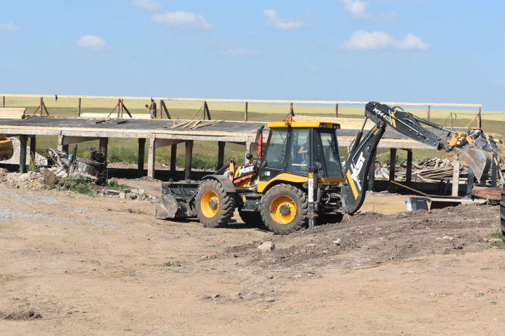 На ферме в селе Отар-Дубровка кипят строительные работы