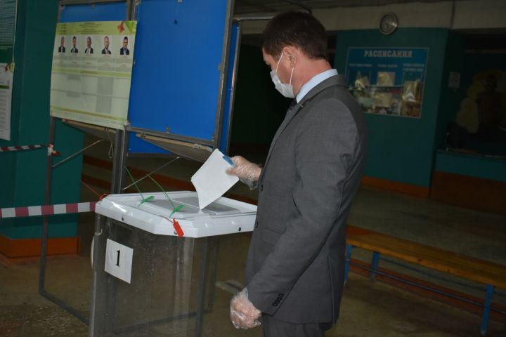 Ильхам Кашапов: "Выборы проходят в штатном режиме, нарушений не выявлено"