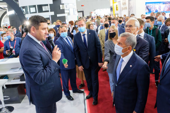 Рустам Минниханов посетил стенд ПАО «Транснефть» на выставке «Нефть. Газ. Нефтехимия»
