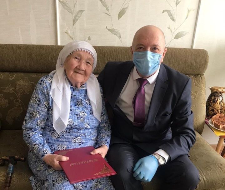 Труженица тыла отмечает 101-летний день рождения