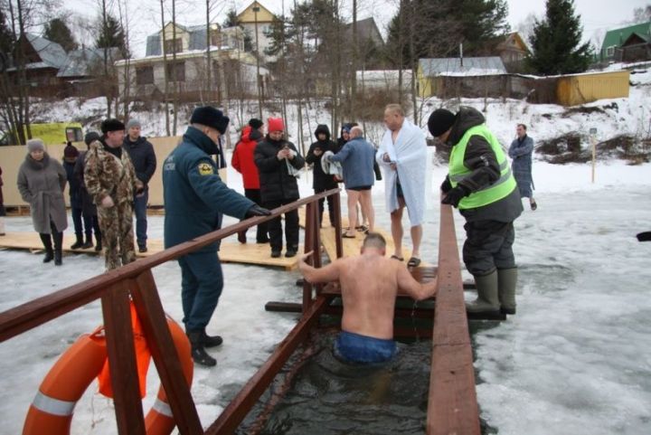 Пестречинцам напоминают о мерах безопасности при купании в праздник Крещения