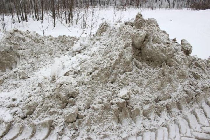 В Альметьевске нашли свалку грязного снега