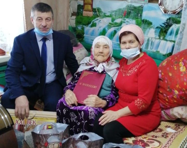 Жительница деревни Иске-Юрт отметила 90-летие