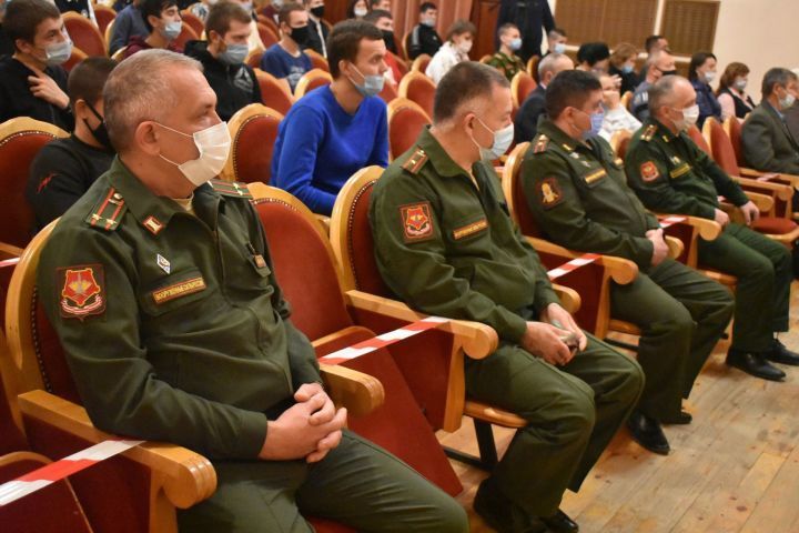 Питрәчтә хәрби хезмәткә чакырылучылар белән очрашу узды