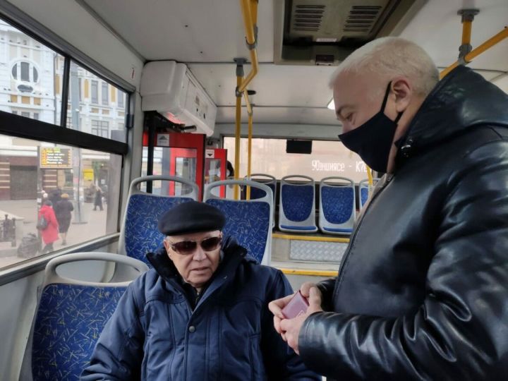 В Казани пассажиров без масок в автобусах начали ловить по-новому