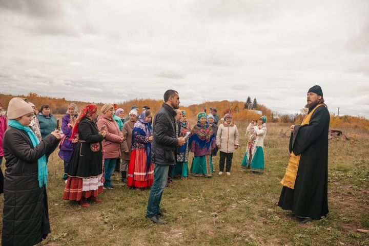 В Люткино отпраздновали завершение благоустройства местного кладбища
