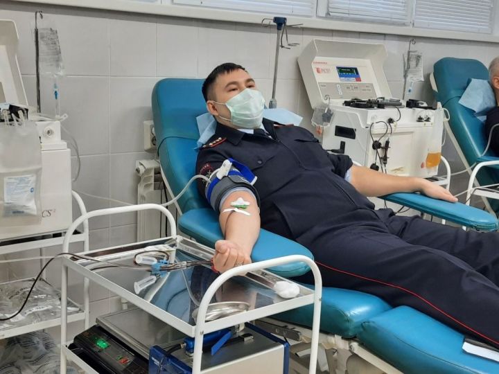 В Татарстане сотрудники Госавтоинспекции провели акцию «Сдай кровь – сохрани жизнь!»