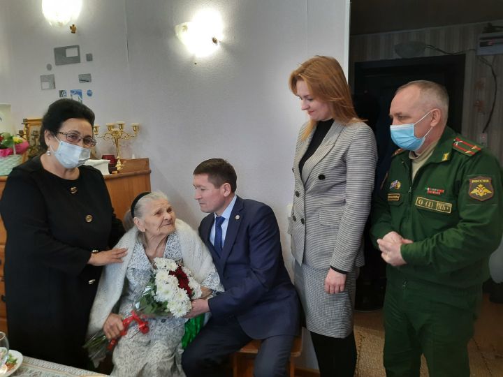 Участнице войны Нине Куприяновой исполнилось 100 лет