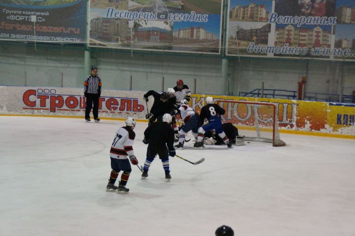 В Пестречинском районе продолжается первенство по хоккею и футзалу среди сельской молодежи