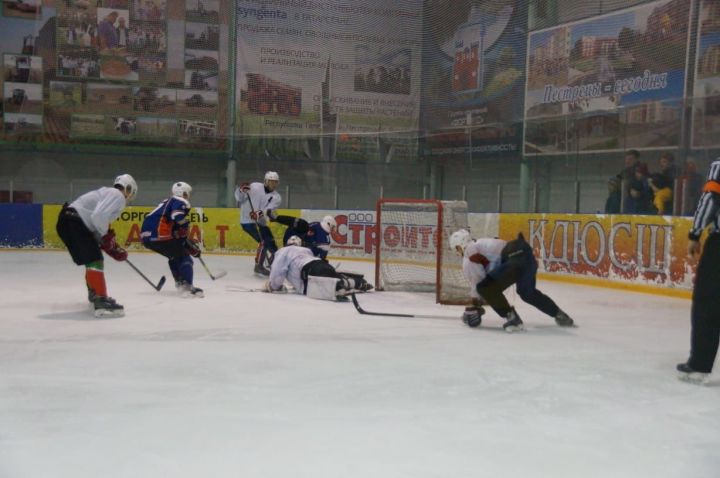 Пестречинские хоккеисты начали серию плей-офф с победы