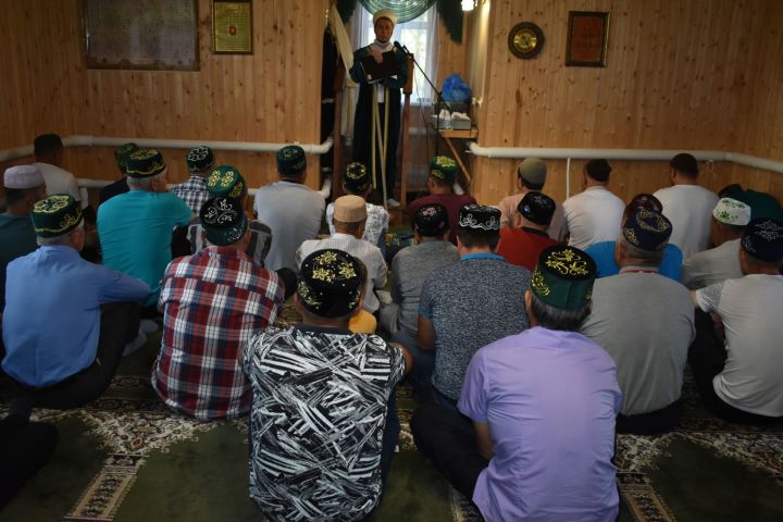 Пестречинцы встретили Курбан-байрам молитвой и жертвоприношением