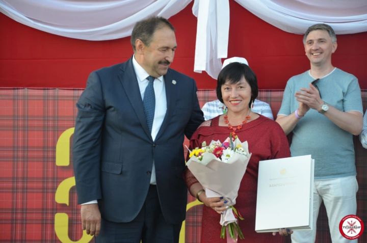Пестречинской учительнице вручили Благодарность Президента Татарстана