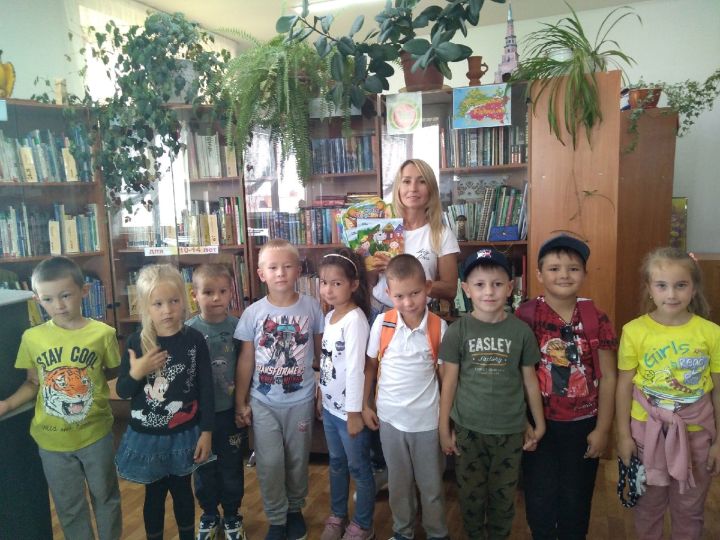 Воспитанники пестречинского детского сада "Айгуль" совершили экскурсию в районную библиотеку