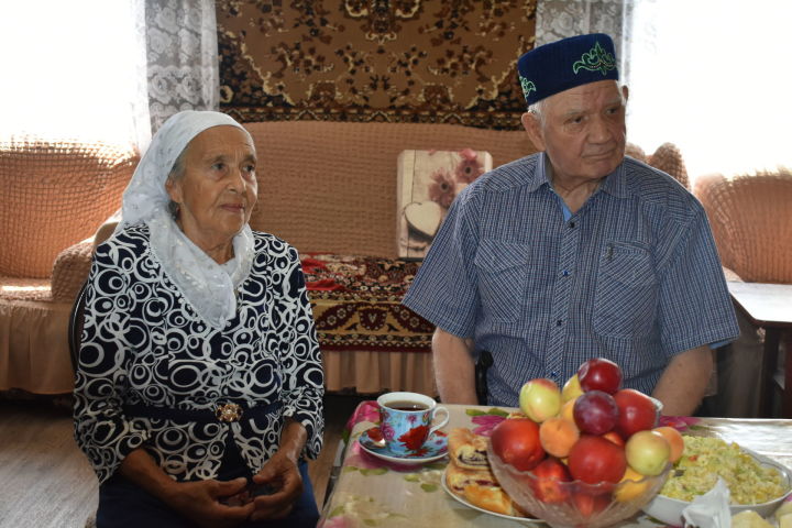 Семья Шариповых из села Конь в этом году отметила бриллиантовую свадьбу