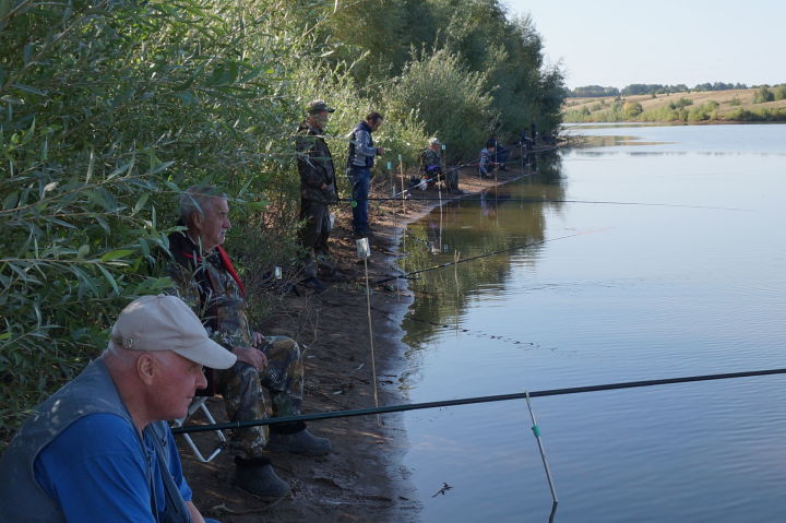 На шалинском пруду прошло пятое открытое первенство по спортивной рыбалке